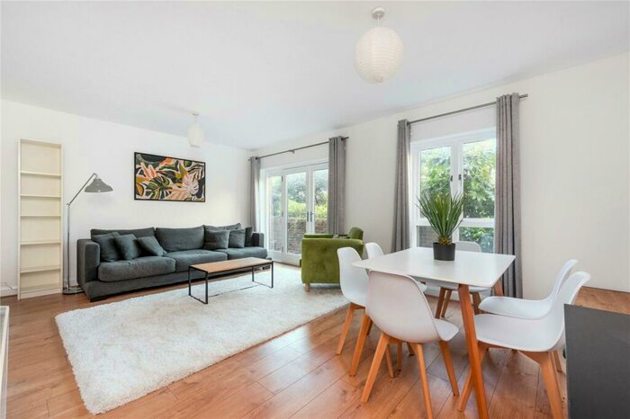 2 Bedroom Apartment To Rent In Durward Street, London, E1