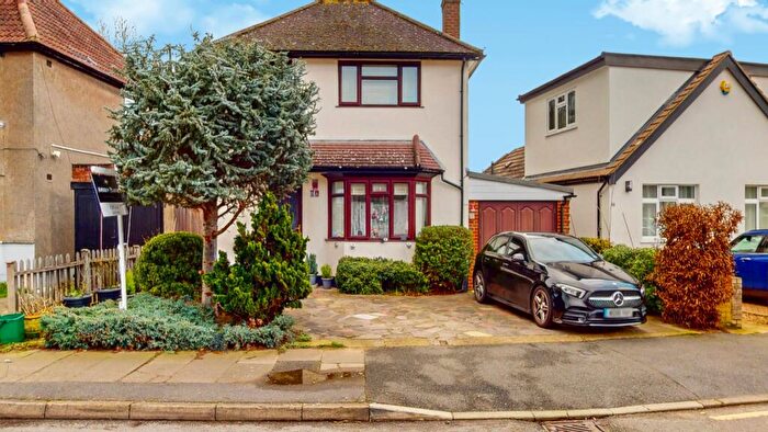 3 Bedroom Detached House For Sale In Lime Grove, Ruislip, HA4