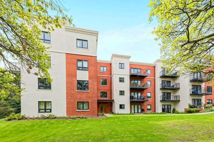 2 Bedroom Apartment To Rent In Queens Quarter, Imperial Square, RG42