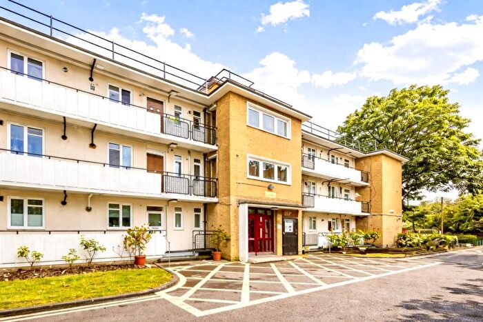 2 Bedroom Apartment For Sale In Weir House, Weir Road, Lambeth, SW12