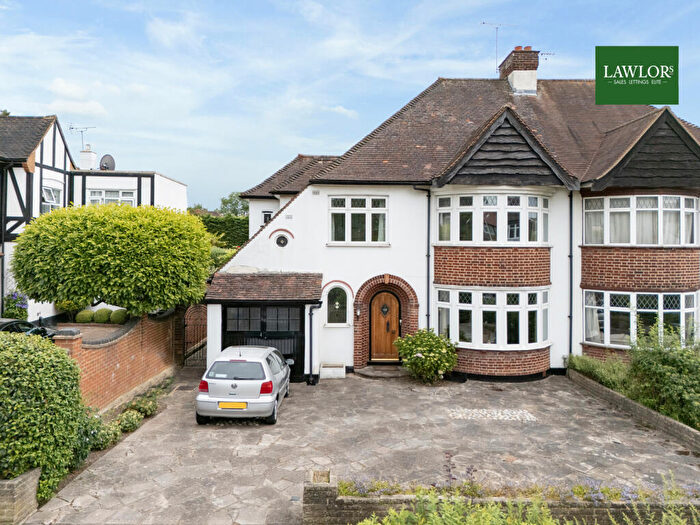 4 Bedroom Semi-Detached House For Sale In Malvern Drive, Woodford Green, IG8