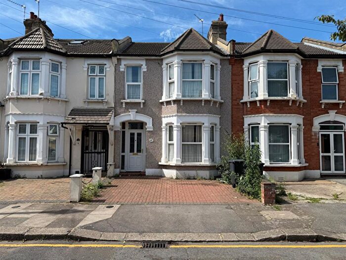 2 Bedroom Property For Sale In Clandon Road, Seven Kings, IG3