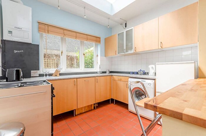 2 Bedroom Flat To Rent In Ivy Crescent, Acton Green, London, W4