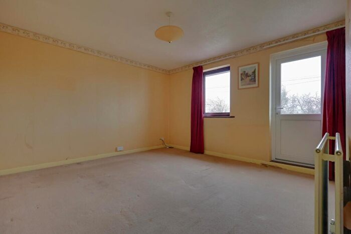 4 Bedroom Detached House For Sale In Victoria Road, Hayling Island, PO11