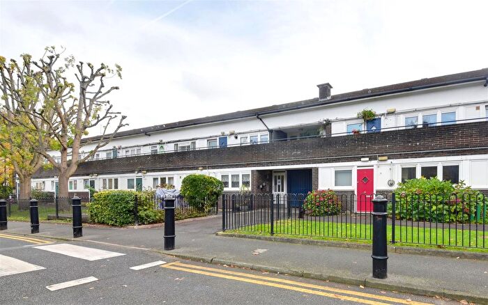 1 Bedroom Maisonette For Sale In Henfield Close, Archway, N19