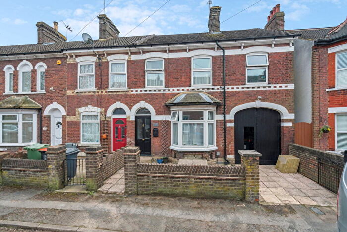 4 Bedroom End Of Terrace House For Sale In Princes Street, Dunstable, LU6