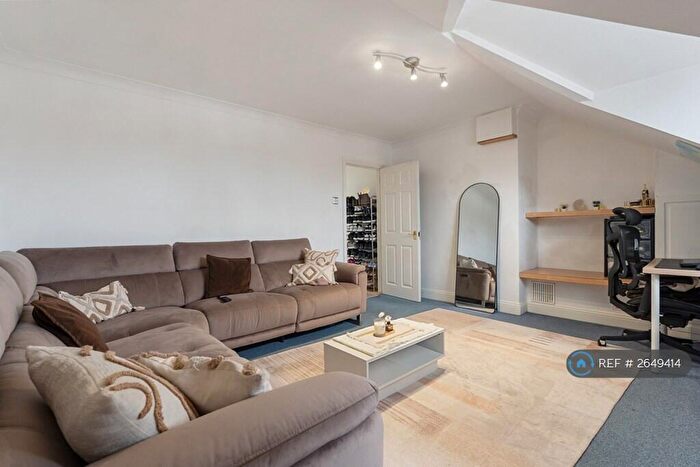 1 Bedroom Flat To Rent In New River Court, Enfield, EN1