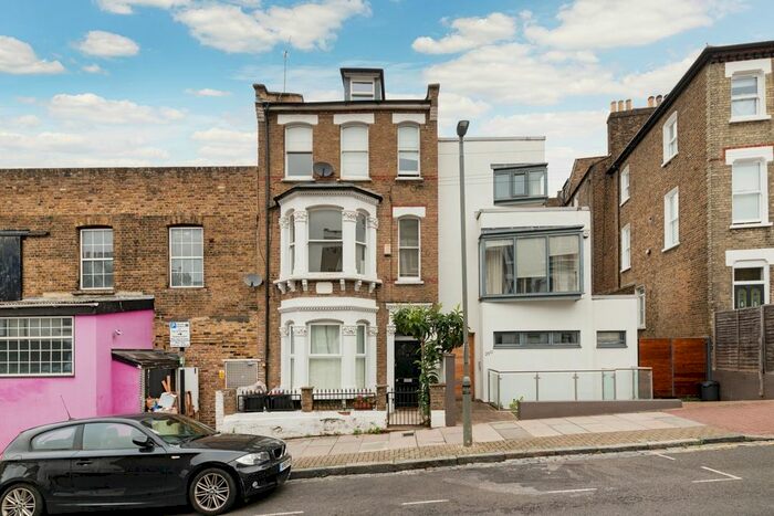 2 Bedroom Flat To Rent In Shelgate Road, Clapham Junction, SW11