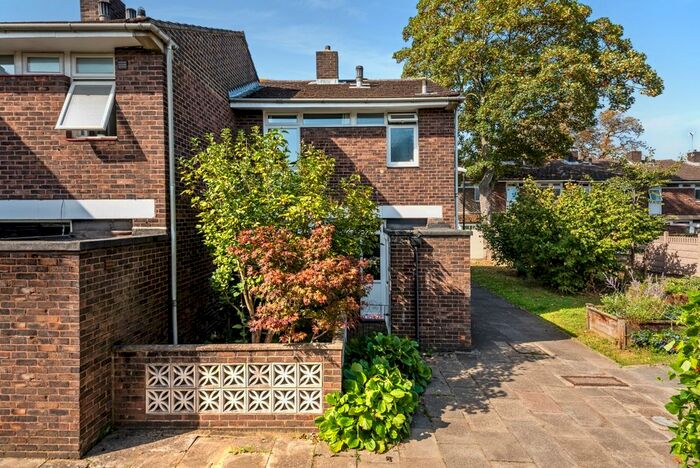 3 Bedroom Flat To Rent In Delawyk Crescent, London, SE24