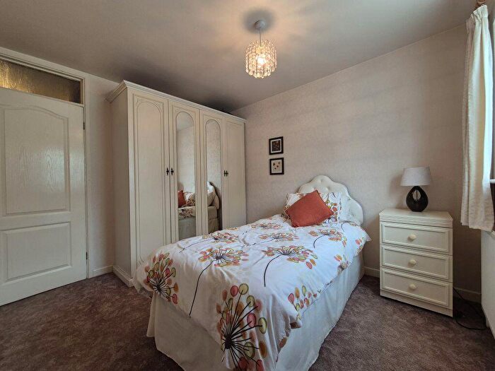 1 Bedroom Flat To Rent In Dubarry Avenue, Kingswinford, DY6