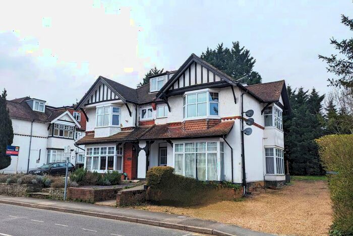 1 Bedroom Flat To Rent In Woking Town, Surrey, GU22