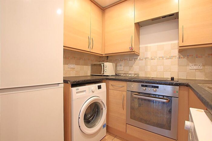 1 Bedroom Flat To Rent In Berberis House, Highfield Road, Feltham, TW13