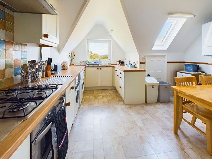 2 Bedroom Flat For Sale In Moorcourt Close, Sidmouth, EX10