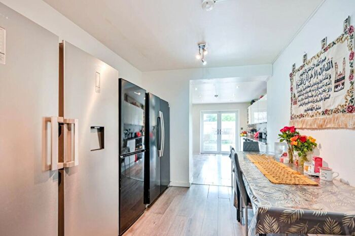 5 Bedroom House For Sale In Albert Drive, Sheerwater, Woking, GU21