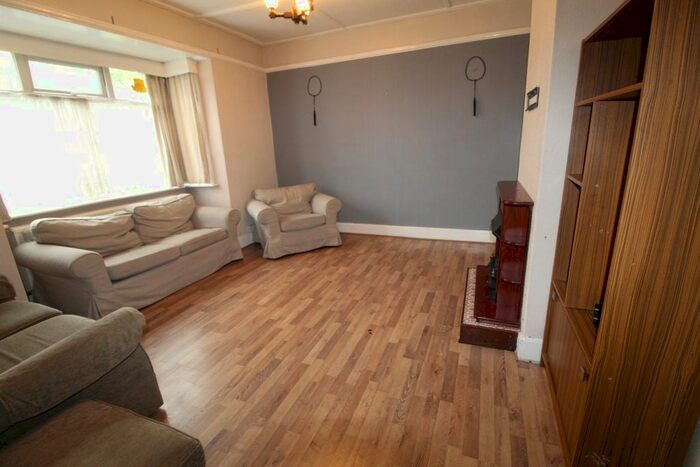 2 Bedroom Bungalow To Rent In Millet Road, Greenford, UB6