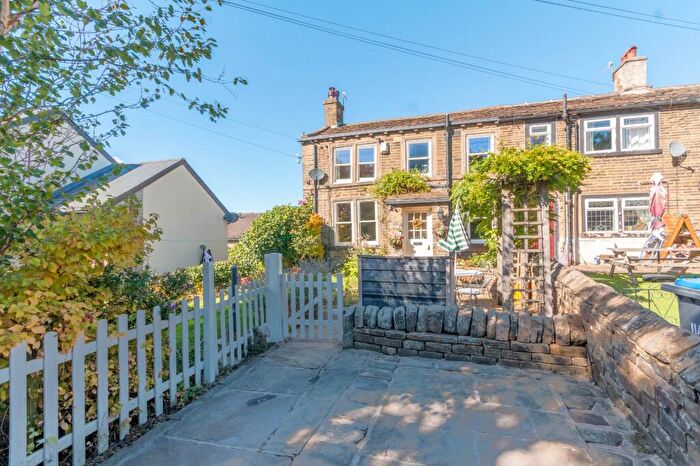 3 Bedroom End Of Terrace House For Sale In Cliffe View, Allerton, Bradford, West Yorkshire, BD15