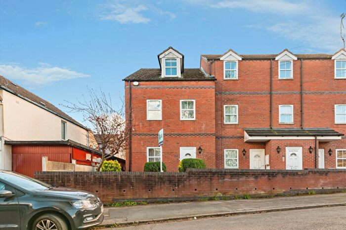 4 Bedroom Semi Detached House For Sale In Southcliffe Road, Nottingham, NG4