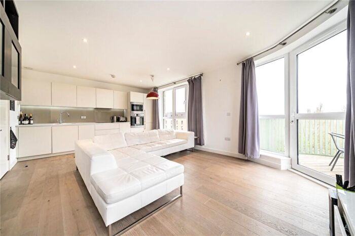 3 Bedroom Apartment To Rent In Tudway Road, London, SE3