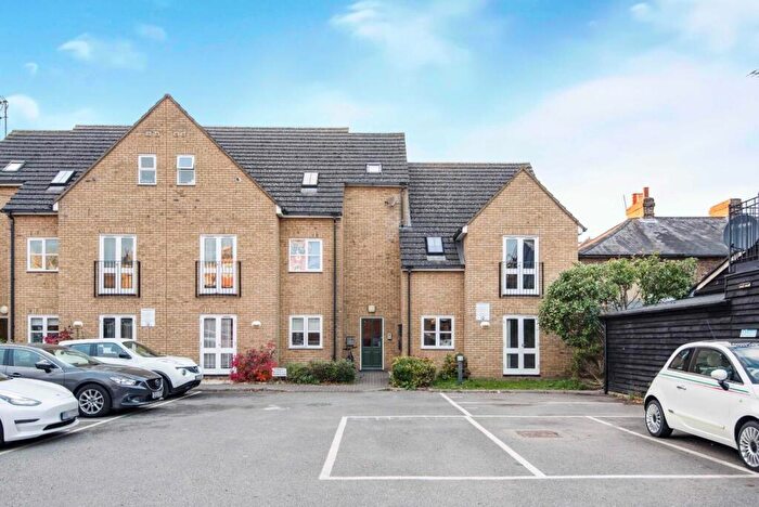 2 Bedroom Flat To Rent In Brocket Road, Hoddesdon, EN11