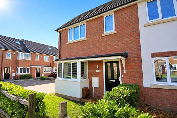 1 Bedroom Flat For Sale In Hadrian Way, Stanwell, Staines-Upon-Thames, TW19