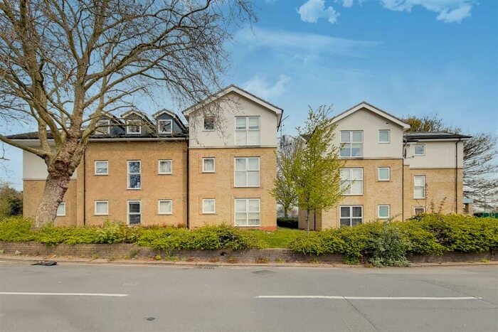 2 Bedroom Flat To Rent In Barrowell Green, Winchmore Hill, N21