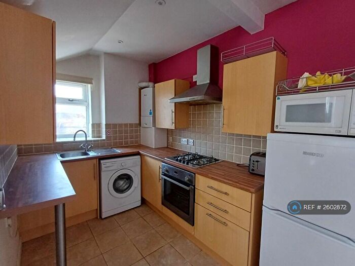 2 Bedroom Flat To Rent In Chatterton Road, Bromley, BR2