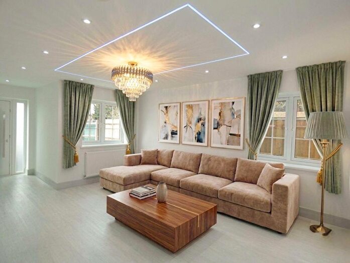 3 Bedroom Detached House For Sale In Compton Close, Earley, Reading, RG6