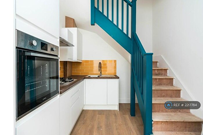 1 Bedroom Maisonette To Rent In Battersea Park Road, London, SW11