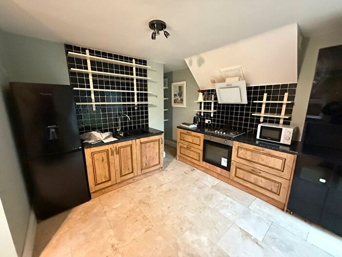 3 Bedroom Semi-Detached House To Rent In Gipton Wood Road, Leeds, West Yorkshire, LS8