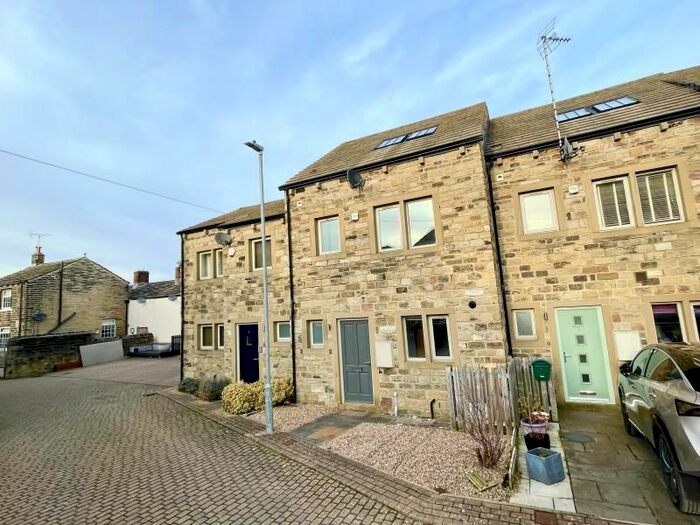 3 Bedroom Town House To Rent In Southgate Fold, Honley, Holmfirth, HD9