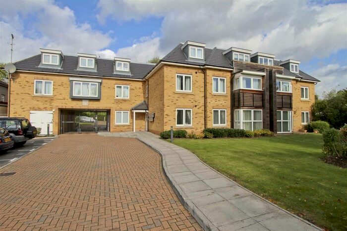 1 Bedroom Flat For Sale In Chestlands Court, Hercies Road, Hillingdon, UB10
