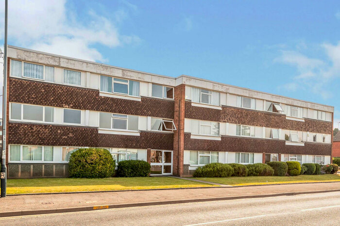 3 Bedroom Apartment To Rent In Remburn Gardens, Warwick, CV34