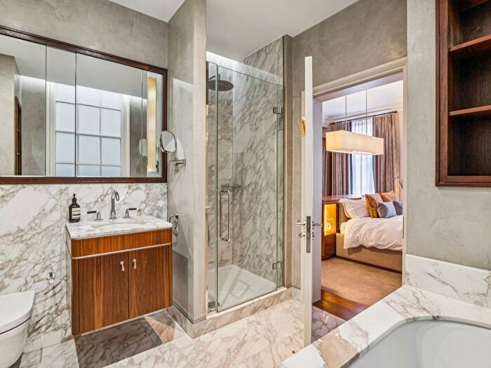 2 Bedroom Flat To Rent In Buckingham Street, London, WC2N