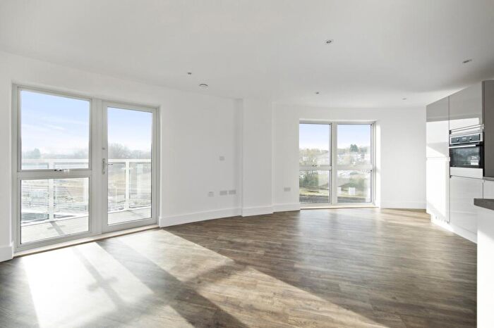 2 Bedroom Flat To Rent In Austen House, Station View, Guildford, GU1
