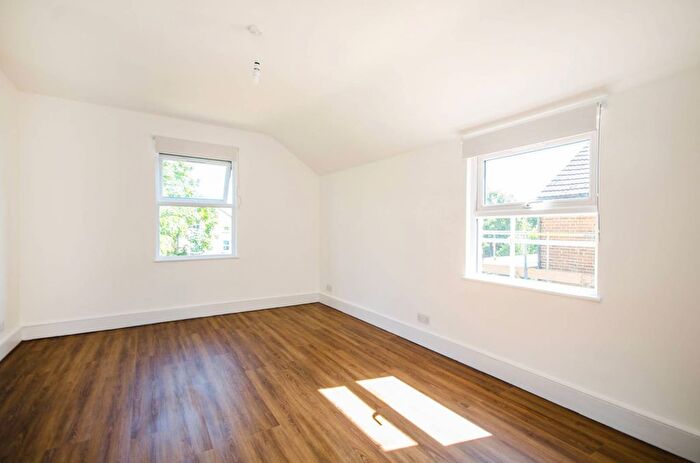 3 Bedroom Maisonette To Rent In Brownhill Road, Catford, London, SE6