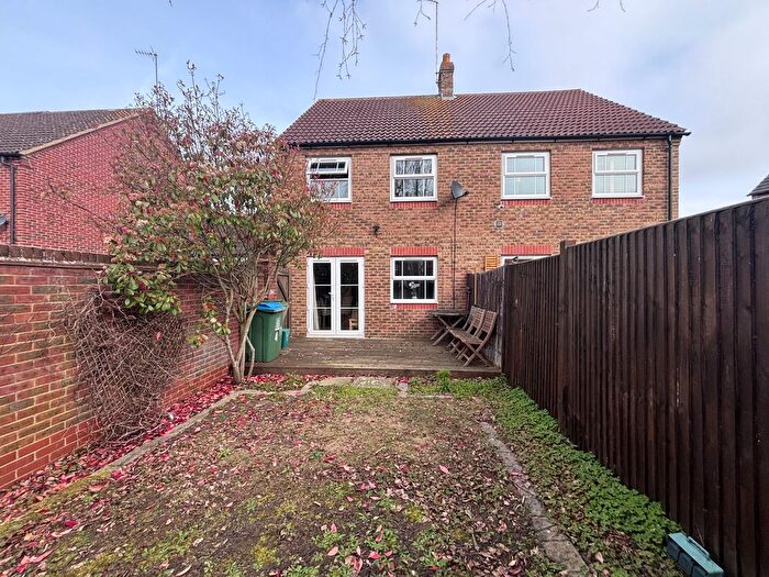 3 Bedroom Semi Detached House To Rent In Milford Place, Aylesbury, HP19