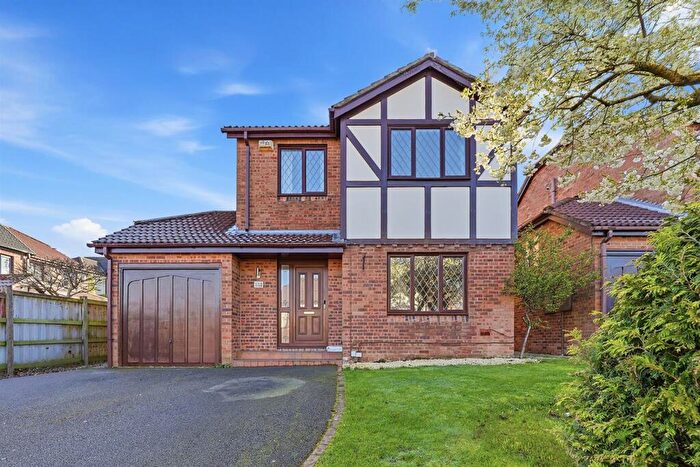 4 Bedroom Detached House For Sale In Farmfield Drive, Macclesfield, SK10