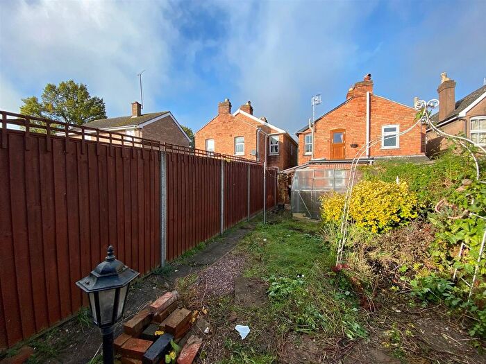 2 Bedroom End Of Terrace House For Sale In Dukes Way, Malvern, WR14