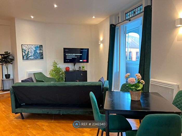 1 Bedroom Flat To Rent In Clarence Street, Staines-Upon-Thames, TW18