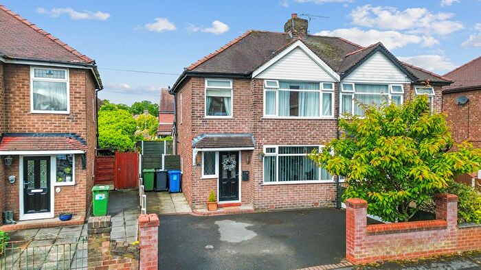 3 Bedroom Semi-Detached House For Sale In Lyndale Avenue, Warrington, WA2