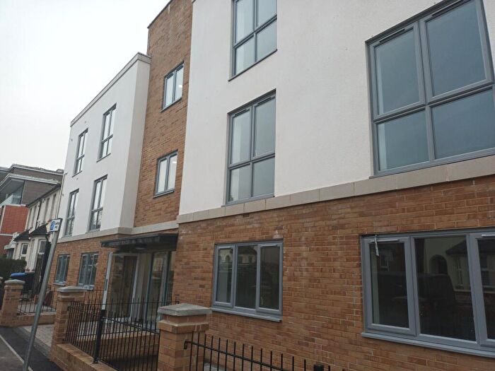 1 Bedroom Flat To Rent In Flat, Bennett House, Marlborough Road, Woking, Surrey, GU21