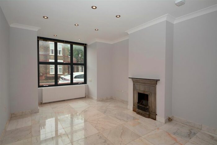 2 Bedroom Maisonette To Rent In Leslie Road, East Finchley, London, N2