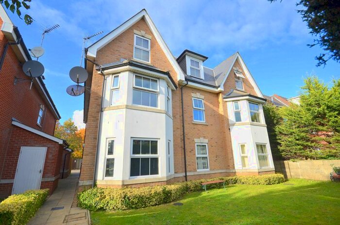 2 Bedroom Flat To Rent In Holdenhurst Road, Bournemouth, BH8