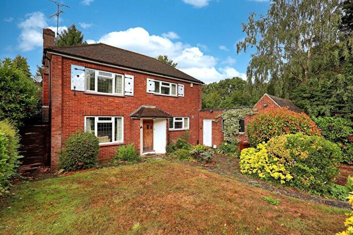 3 Bedroom Detached House For Sale In Vicarage Hill, SS7