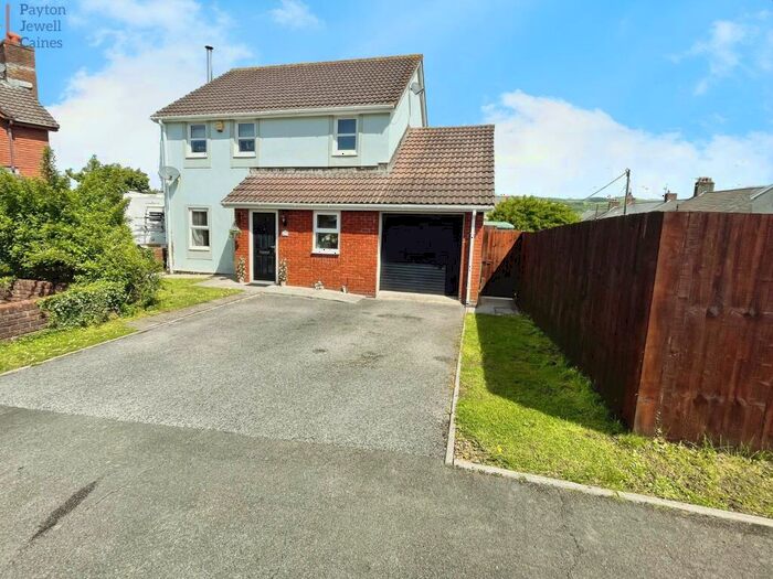4 Bedroom Detached House For Sale In Clos Masons, Kenfig Hill, Bridgend County., CF33