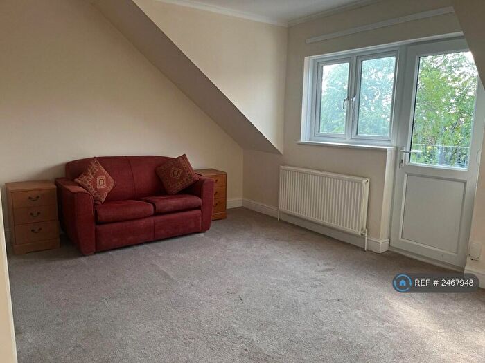 Studio To Rent In London, London, SE24