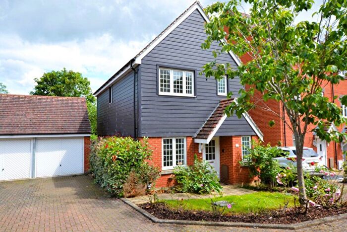 3 Bedroom Detached House To Rent In Bragbury End, Stevenage, Hertfordshire, SG2