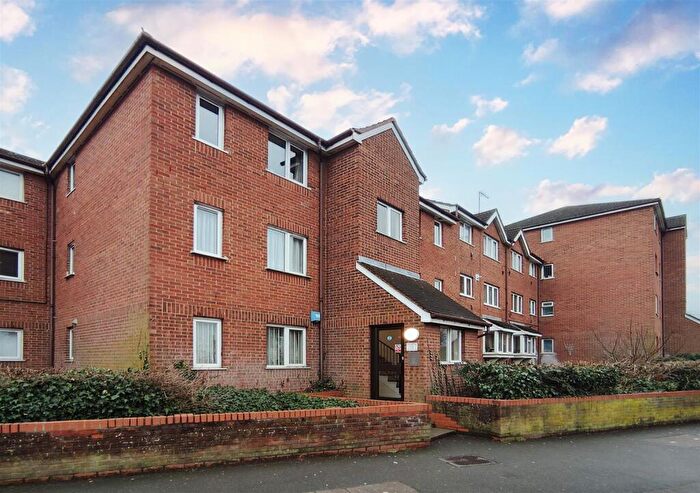 1 Bedroom Flat To Rent In Hall Lane, Chingford, E4