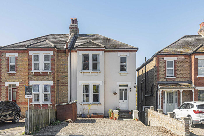 3 Bedroom Apartment For Sale In Farnaby Road, Bromley, BR1