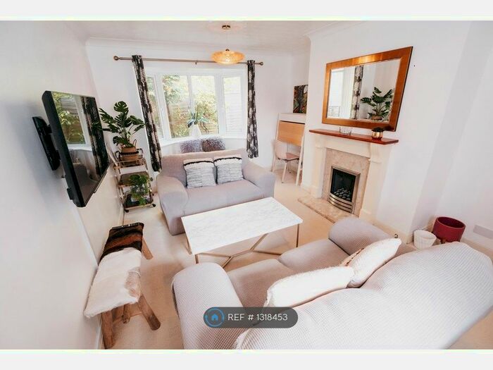 4 Bedroom Detached House To Rent In Booker Avenue, Bradwell Common, Milton Keynes MK13